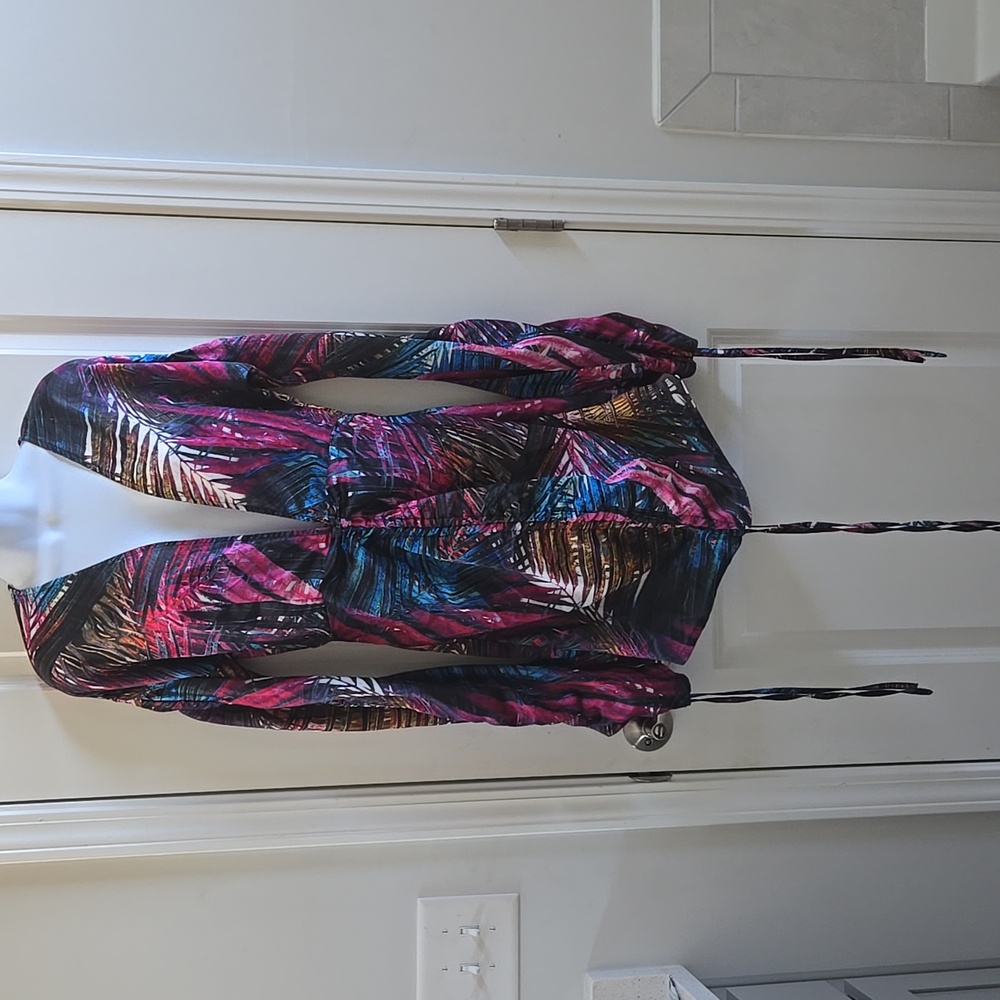 PrettyLittleThing|Multi Palm Print Ruched Front Dress|Size 6